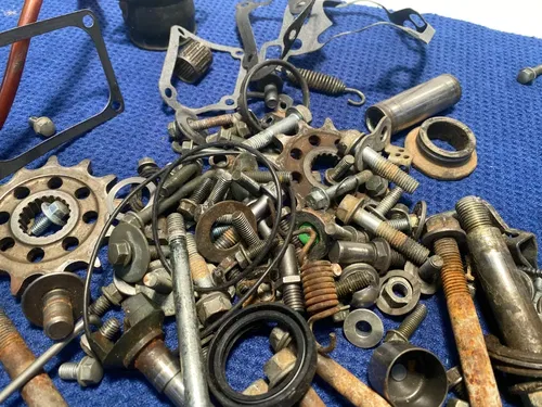 2000 RM 125 OEM SUZUKI MISC FRAME & MOTOR HARDWEAR BOLTS SUZUKI OEM HARDWEAR #2