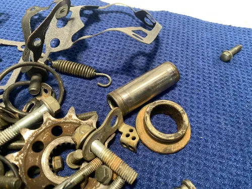 2000 RM 125 OEM SUZUKI MISC FRAME & MOTOR HARDWEAR BOLTS SUZUKI OEM HARDWEAR #2