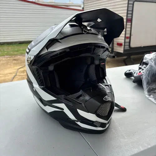 6d Helmet