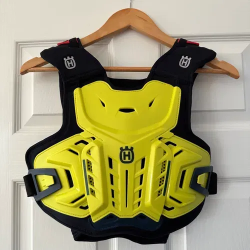 Leatt youth chest clearance protector