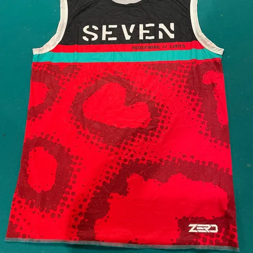 Seven Zero Size S