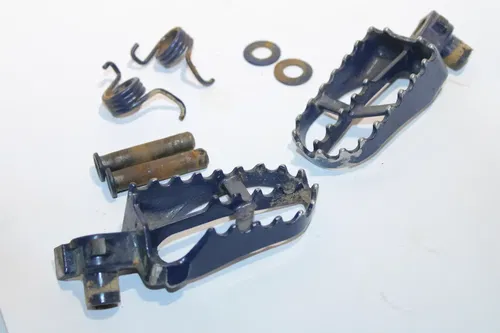 1999 Yamaha Yz400f Left Right Foot Rests Pegs Set OEM