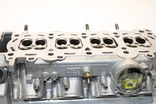 1999-2002 Yamaha Yzf R6 Engine Top End Cylinder Head W Cover 5MT-11101-00-00