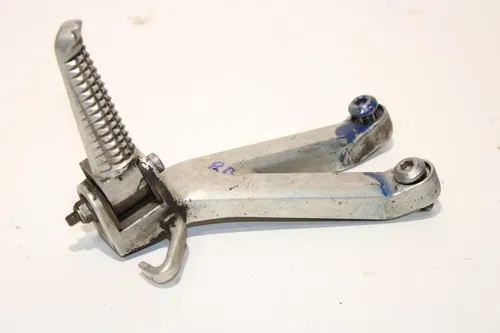 2002 Yamaha Yzf R6 Right Rear Back Passenger Peg Assembly