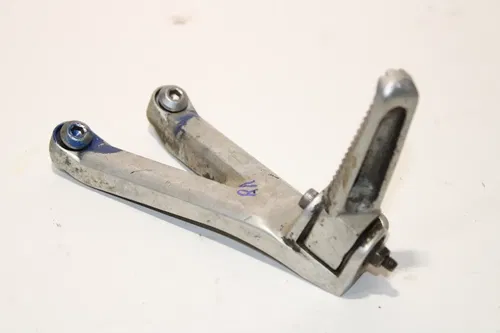 2002 Yamaha Yzf R6 Right Rear Back Passenger Peg Assembly