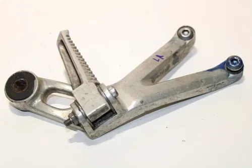 2002 Yamaha Yzf R6 Left Rear Back Passenger Peg Assembly