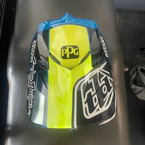 Troy Lee Designs SE4 Carbon Helmets - Size S