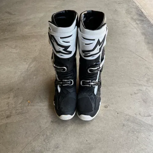 Size 9 tech 10 black/white alpinestars boots 