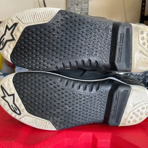 Size 9 tech 10 black/white alpinestars boots 