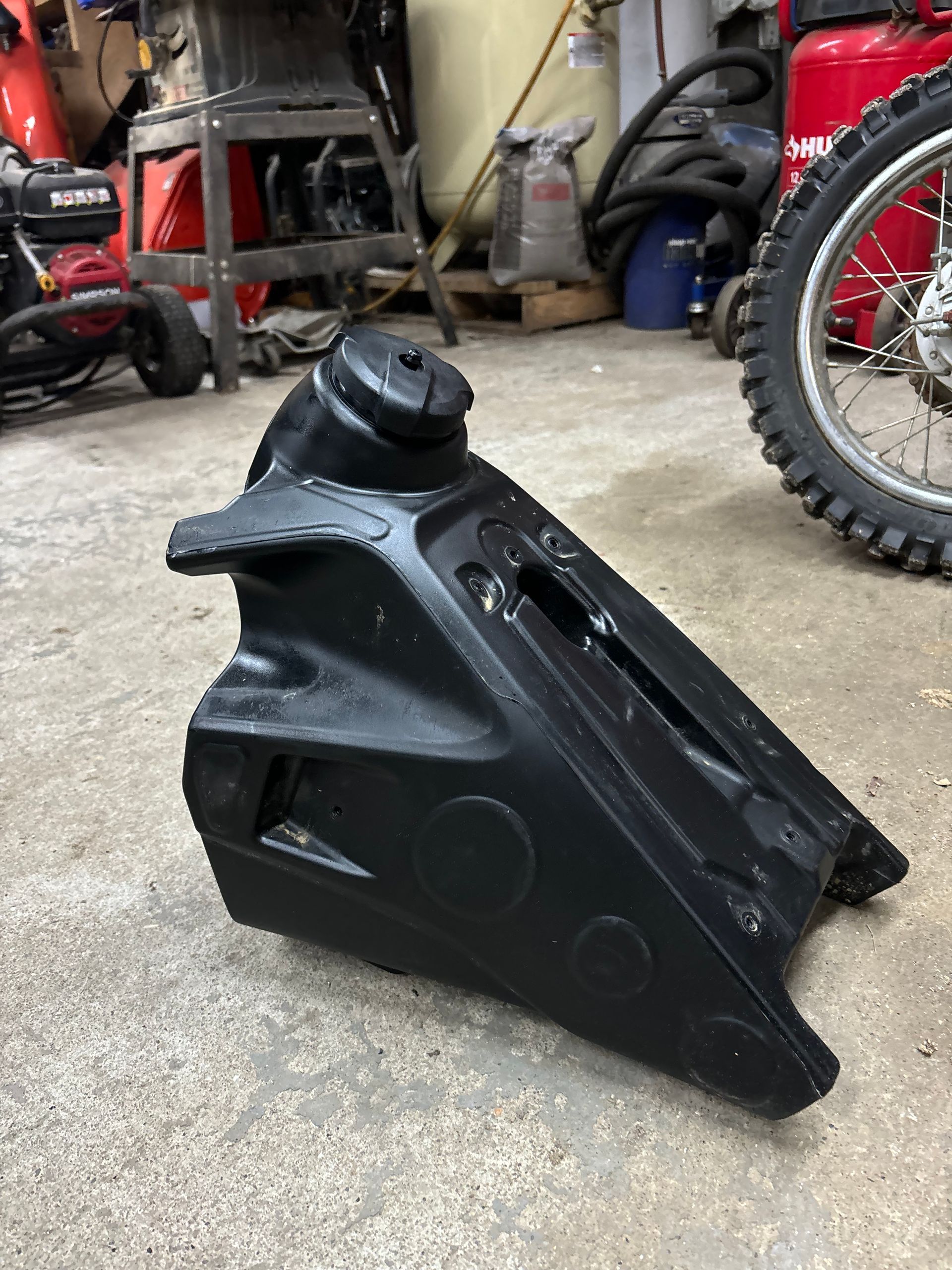 19-22 2 Stroke Tank Husqvarna 