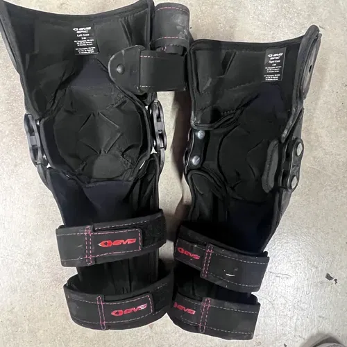 EVS EPIC KNEE GUARD S/M