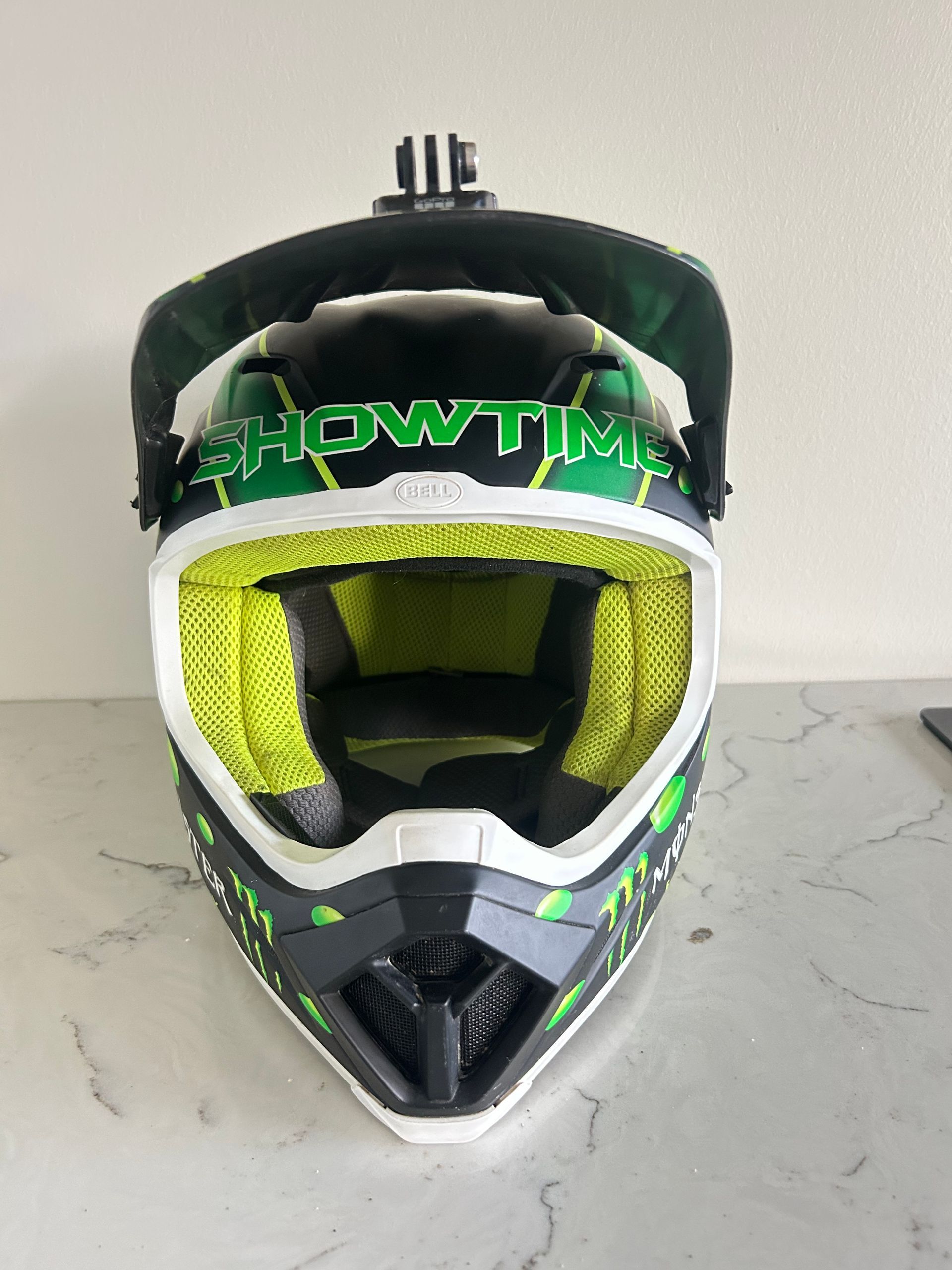 Troy lee designs Bell MX-9 Mips showtime Monster helmet.
