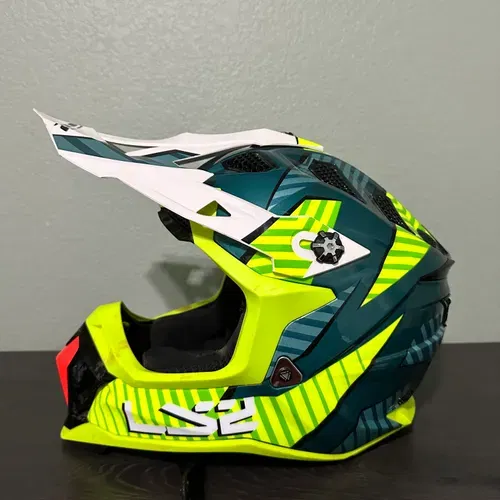 LS2 Subverter Helmet | MX Locker