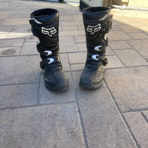 Youth Fox Racing Boots Size 4