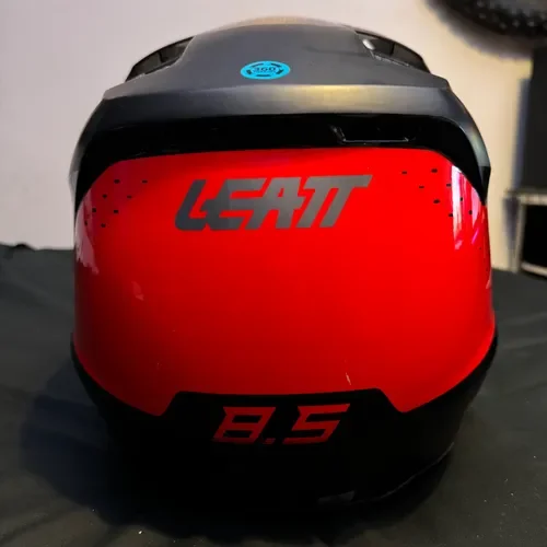 Leatt 8.5 Helmet 