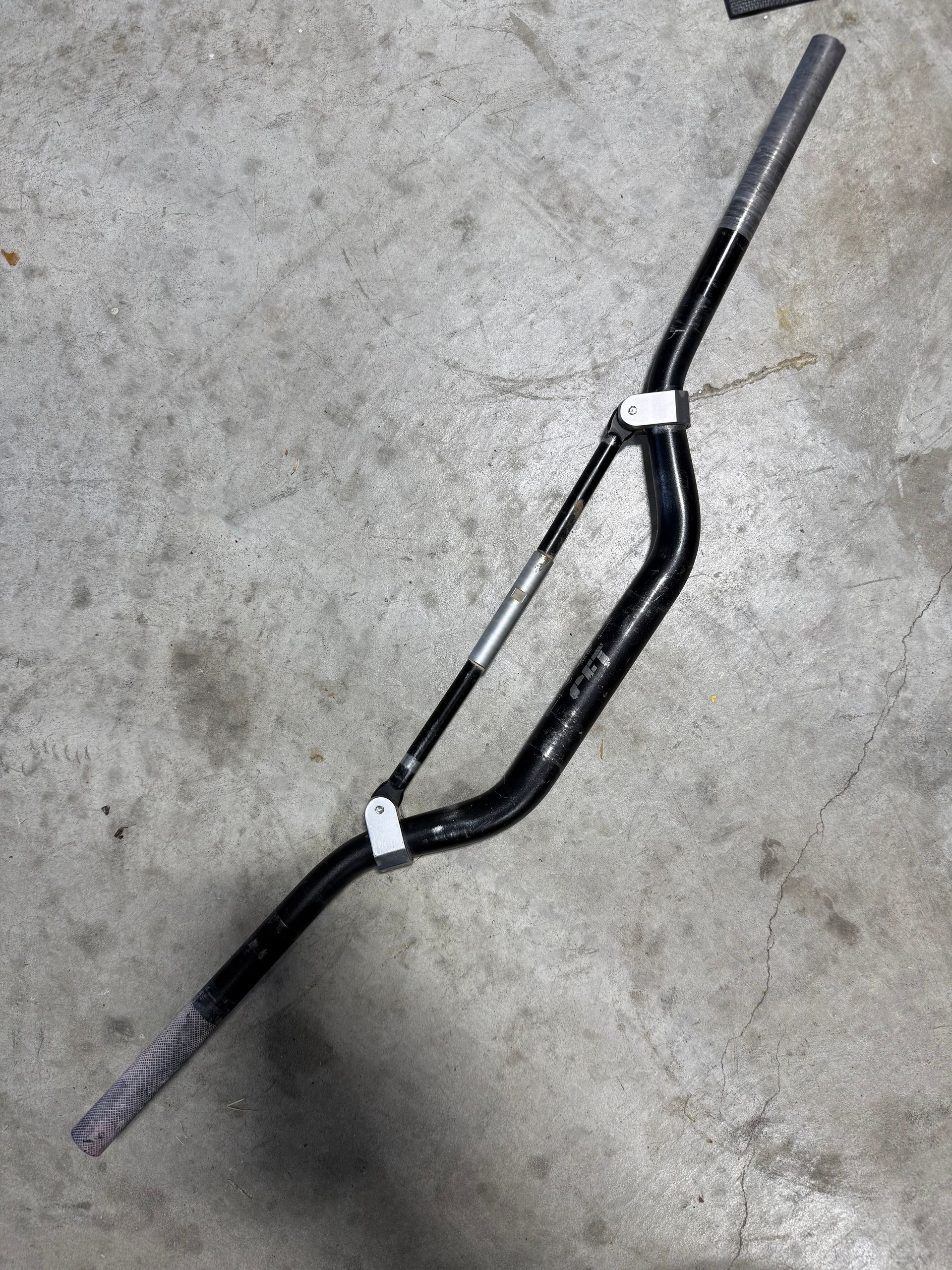ODI CFT Podium Handlebars 1 1/8"
Used