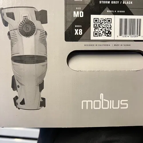 Mobuis X8 Knee Braces