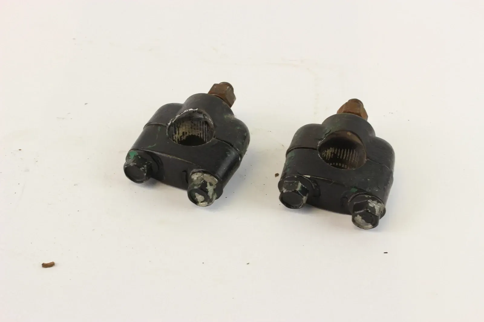 1986 Yamaha Moto 4 Yfm200dx Handlebar Handle Clamps Mounts c3948