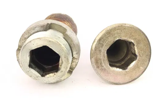 1984 Honda V65 VF1100 Swingarm Bolt Pivot Left Right Set Pair 90122-mb0-000 7672