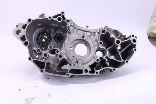 DAMAGED YFZ450R Left Case 09-25 Fuel Injected P1972