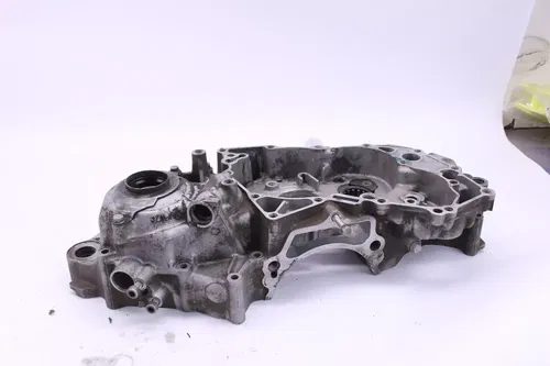 DAMAGED YFZ450R Left Case 09-25 Fuel Injected P1972