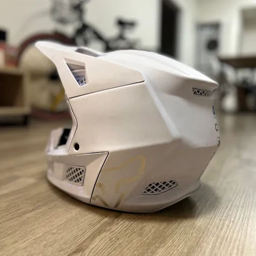 Fox Racing V3 Helmet - Size M
