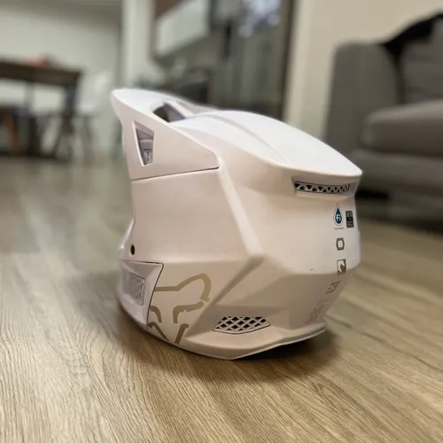 Fox Racing V3 Helmet - Size M