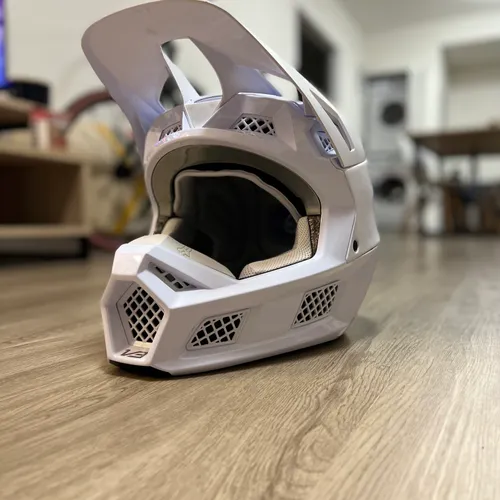 Fox Racing V3 Helmet - Size M