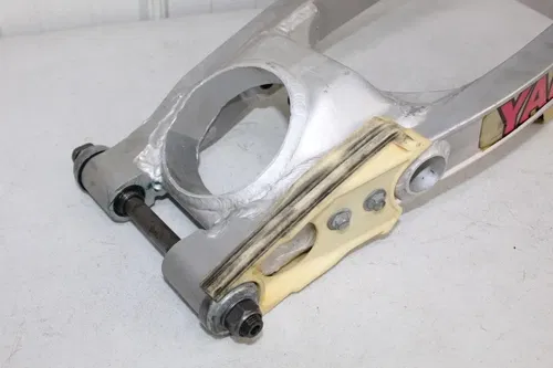 1986 Yamaha YZ250 OEM Swingarm 1LV-22110-00-00 Swing Arm YZ 250 490 86/3