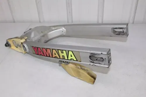 1986 Yamaha YZ250 OEM Swingarm 1LV-22110-00-00 Swing Arm YZ 250 490 86/3