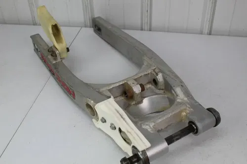 1986 Yamaha YZ250 OEM Swingarm assembly Swing Arm YZ 250 490 86/2