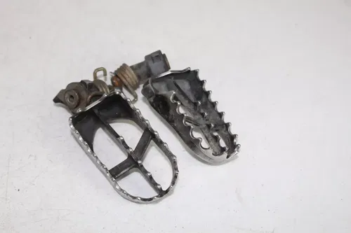 1999 - 2004 Yamaha YZ125 Footpegs Foot Pegs WR YZ 125 250 450 99 - 04