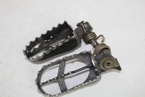 1999 - 2004 Yamaha YZ125 Footpegs Foot Pegs WR YZ 125 250 450 99 - 04