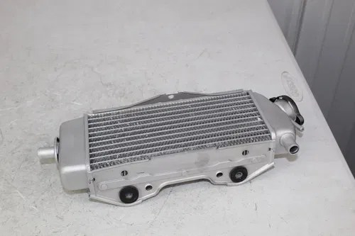 2004 2005 Kawasaki KX250F  OEM Left Radiator 39061-0003 KX Suzuki RMZ 250 04-06