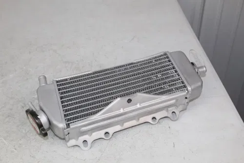 2004 2005 Kawasaki KX250F  OEM Left Radiator 39061-0003 KX Suzuki RMZ 250 04-06