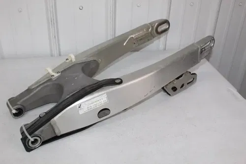 2006 - 2008 Yamaha YZ250F Swingarm 2S2-22110-70-00 Swing Arm YZ 250 F 450 7/10