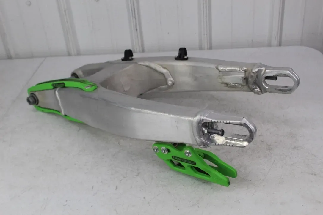 2019 - 2026 Kawasaki KX450 Swingarm 33001-0713 Swing Arm KX250 2021 - 2026 25/3