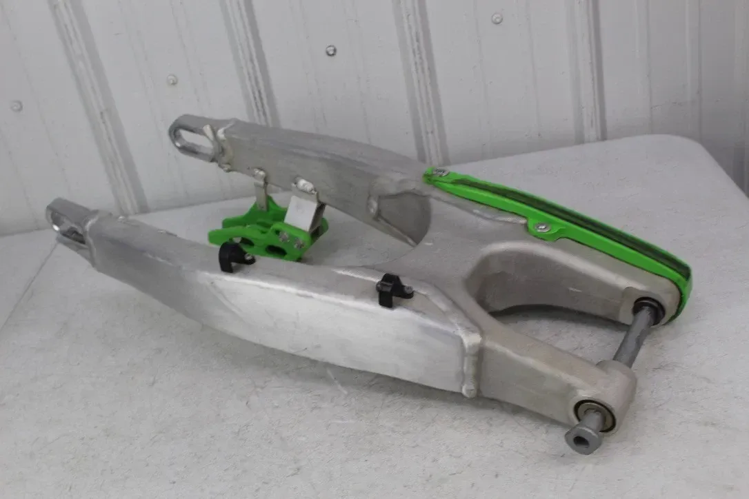 2019 - 2026 Kawasaki KX450 Swingarm 33001-0713 Swing Arm KX250 2021 - 2026 25/3