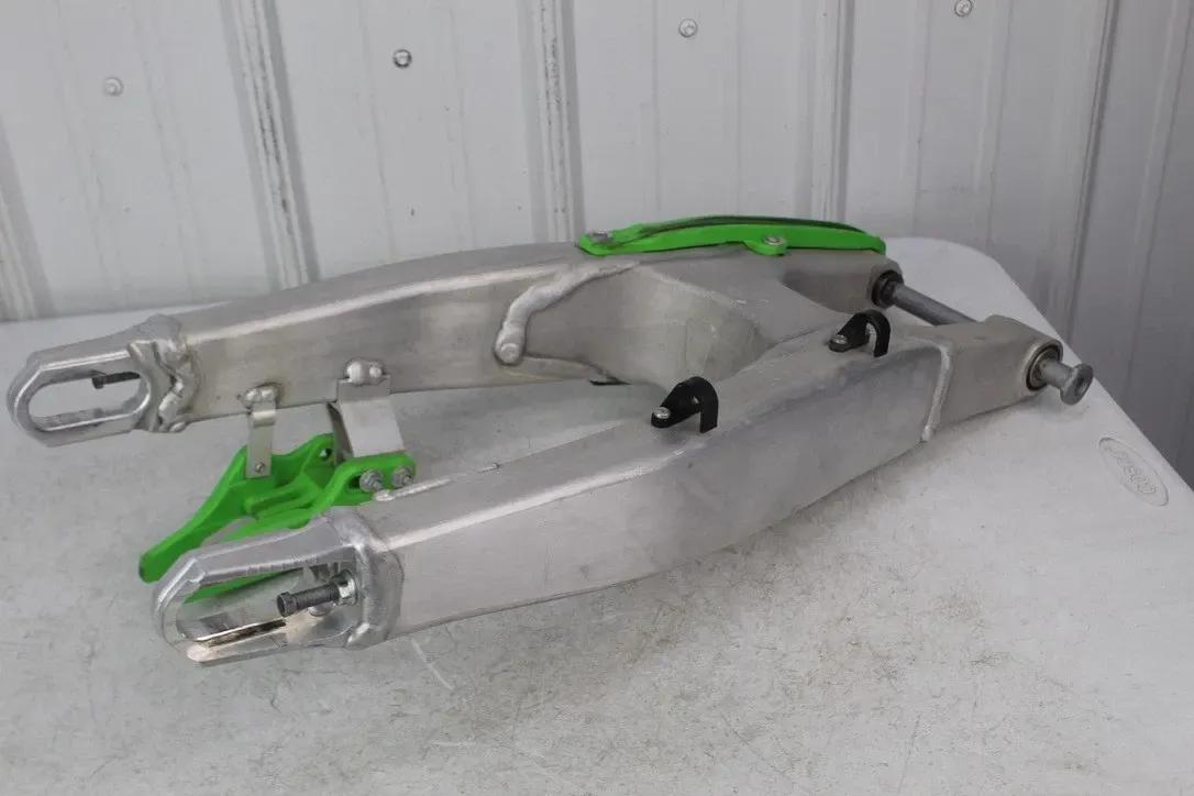 2019 - 2026 Kawasaki KX450 Swingarm 33001-0713 Swing Arm KX250 2021 - 2026 25/3