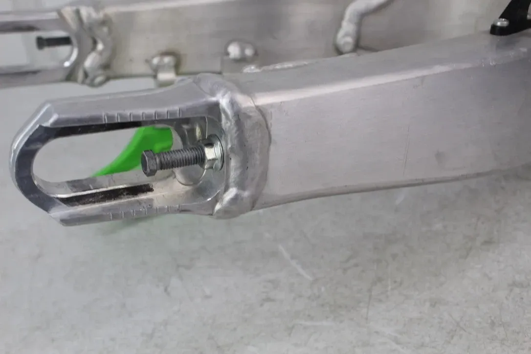 2019 - 2026 Kawasaki KX450 Swingarm 33001-0713 Swing Arm KX250 2021 - 2026 25/3