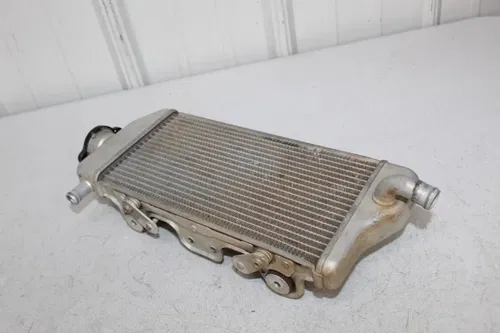 2007 - 2009 Yamaha YZ450F OEM Right Radiator 2S2-12461-70-00 YZ450 YZ 450 9/30
