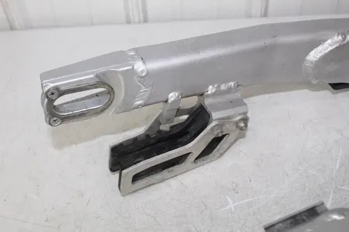 2004 Kawasaki KX250 2-stroke OEM Swingarm Swing Arm 33001-0025-CE KX 250 4/2