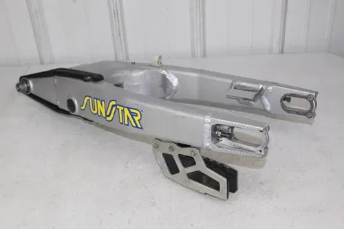2004 Kawasaki KX250 2-stroke OEM Swingarm Swing Arm 33001-0025-CE KX 250 4/2