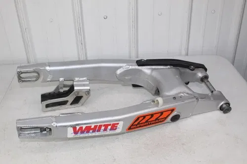 2004 Kawasaki KX250 2-stroke OEM Swingarm Swing Arm 33001-0025-CE KX 250 4/2