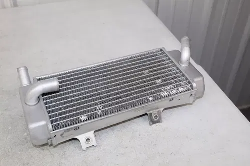 2005 - 2008 Honda CRF450R OEM Left Radiator 19015-MEN-730 CRF450 CRF 450 5/16