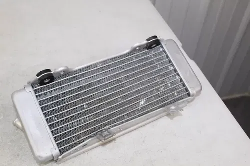 2005 - 2008 Honda CRF450R OEM Left Radiator 19015-MEN-730 CRF450 CRF 450 5/16