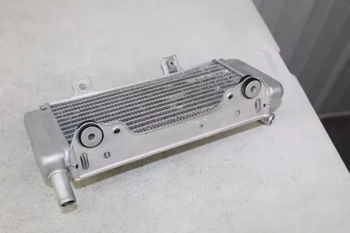 2005 - 2008 Honda CRF450R OEM Left Radiator 19015-MEN-730 CRF450 CRF 450 5/16