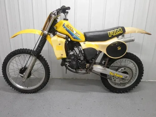 1981 - 1983 Suzuki RM125 Right side filter holder RM 125 82/2