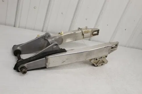 1993 - 1995 Suzuki RM250 OEM Swingarm 61000-28E11 Swing Arm RM 125 250 95/3