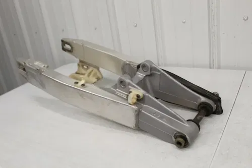 1993 - 1995 Suzuki RM250 OEM Swingarm 61000-28E11 Swing Arm RM 125 250 95/3